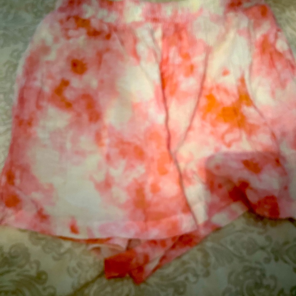 Zara shorts elastic waistband with pockets. In new condition